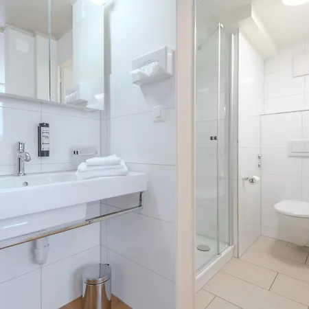 Zur Sonne - - Restaurant - Boutique 3* غوساو