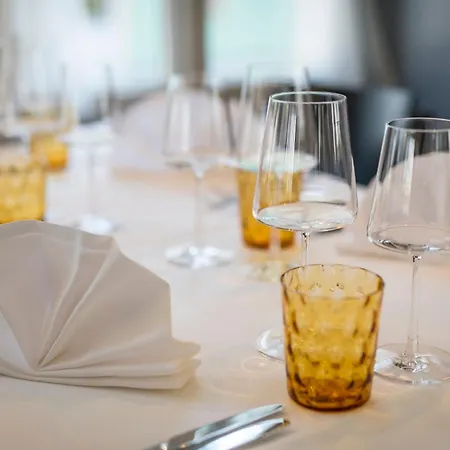 Zur Sonne - - Restaurant - Boutique غوساو