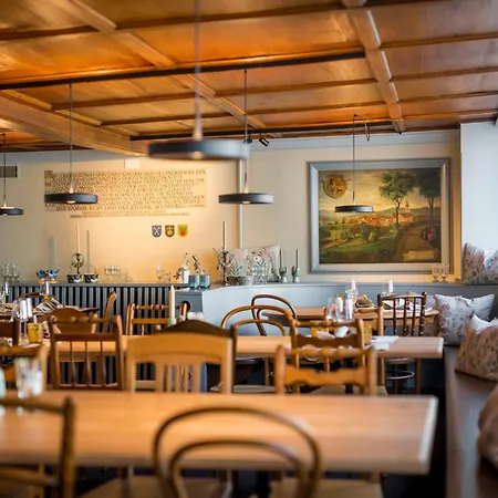 Zur Sonne - - Restaurant - Boutique 3*
