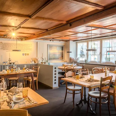 فندق Zur Sonne - - Restaurant - Boutique 3*